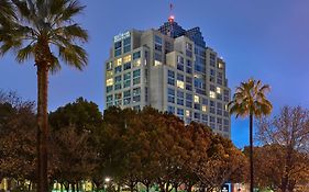 Hilton Los Angeles North-Glendale & Executive Meeting Center